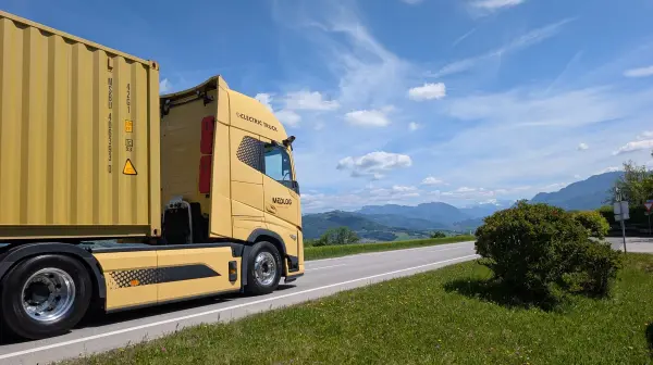 Medlog E-Truck.jpg